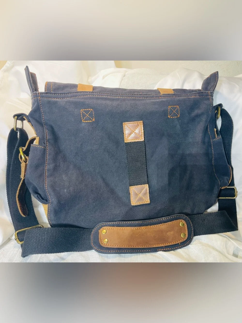 PRISTINE Augur Strauss & Co - Jet Black Canvas & Leather Messenger Bag